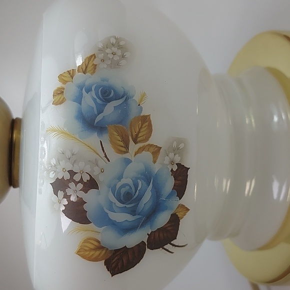 ⭐️HOST PICK!⭐️Set of 2 Vintage Milk Glass Lamps, GUC - Picture 3 of 10